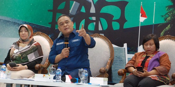 Dialektika Demokrasi dengan tema