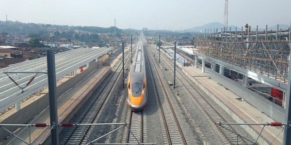 Tahap Pertama Naik Kereta Cepat Gratis, Kemungkinan Baru Untung 30 Tahun