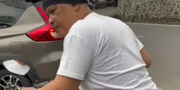 Ngaku Anggota Polri Saat Ditegur Karena Merokok Sambil Bawa Motor, Pria Ini Dicari Polisi
