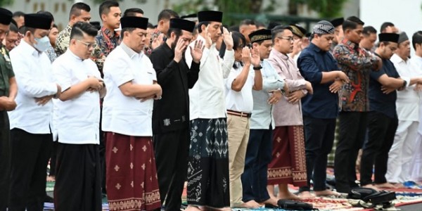 Jokowi Beserta Istri Salat Iduladha 1444 H di Istana Yogyakarta Bersama Masyarakat
