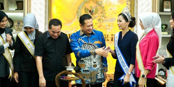 Terima Puteri Otonomi Indonesia 2023, Ketua MPR RI Ajak Bantu Optimalkan Pemberdayaan Desa