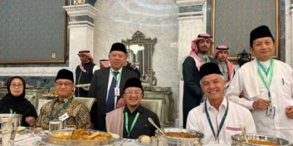 Sama sama Dijamu Raja Arab, Berikut Perbedaan Respon Anies dan Ganjar di Media Sosial