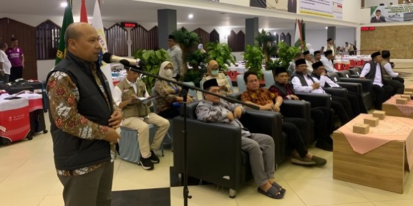 Kemenko PMK Sambut Kepulangan Kloter Pertama Jamaah Haji Indonesia