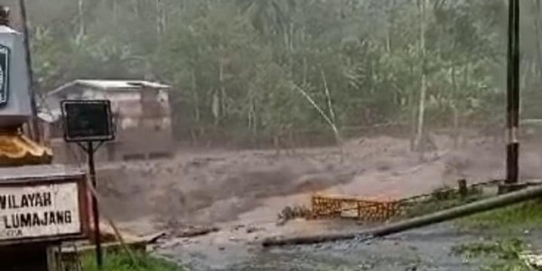 Pemerintah Pastikan Logistik Warga Terisolir Lahar Dingin Semeru Aman
