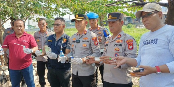 Gerebek Kampung Boncos, Polisi Tangkap Tujuh Pria yang Sedang Konsumsi Sabu