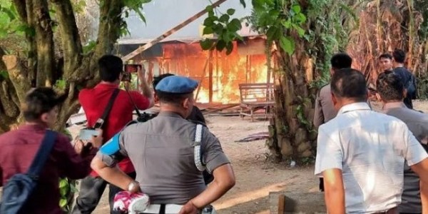 Polisi Jambi Gerebek Pondok Tempat Pesta Sabu,  Empat Orang Nyebur ke Sungai