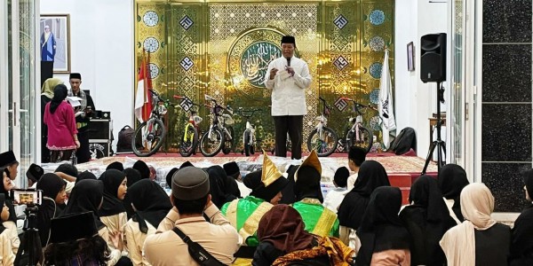 Ikut Rayakan Lebaran Yatim, HNW: Sepanjang Waktu Kita Harus Peduli Anak Yatim