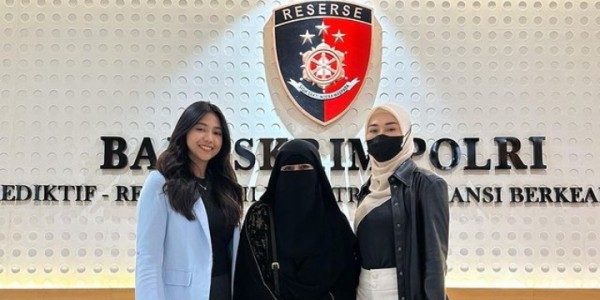 Konten Jilat Es Krim Kontroversial, Umi Pipik Laporkan Selebgram Oklin Fia ke Bareskrim