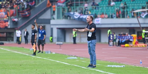 Persija Ditahan Imbang Arema, Thomas Doll Keluhkan Kondisi Stadion Patriot