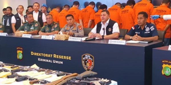 Polri dan Puspom TNI Sita 44 Pucuk Senpi Rakitan dengan Ribuan Butir Peluru