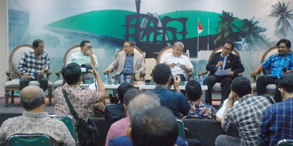 Dialektika Demokrasi dengan tema: "DPR Mengawal Demokrasi Menuju Indonesia Maju"