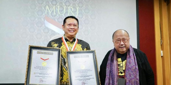 Ketua MPR RI Raih Dua Rekor MURI