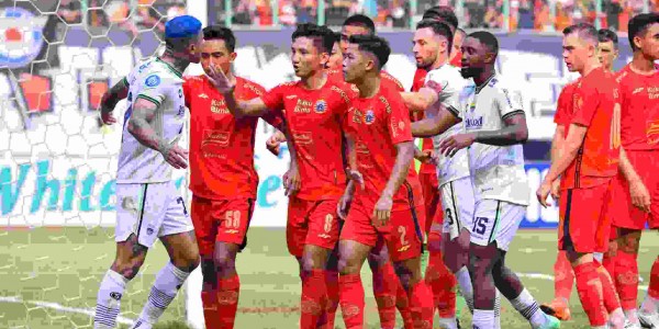 Diwarnai Kartu Merah, Persija Ditahan Imbang Persib