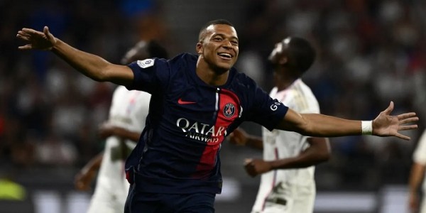 PSG Bantai Olympique Lyon 4-1, Mbappe Ukir Dwigol