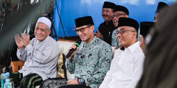 Sandiaga Tantang Santri di Rembang Praktik Promosi Produk Ekraf Secara Efisien