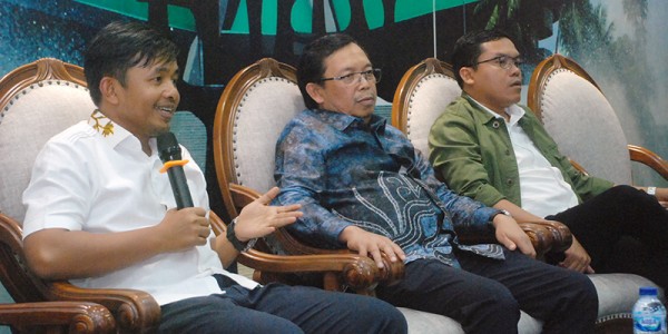 Dialekika Demokrasi Tema "Jadwal Pendaftaran Pasangan Capres-Cawapres Dimajukan, Apakah Jadi Langkah Tepat KPU?"