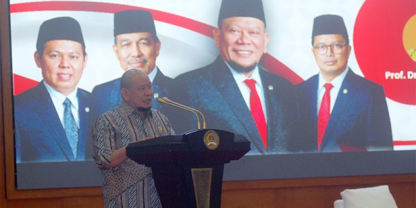 DPD RI  Gelar Seminar Soal Kembali ke UUD 1945 Asli