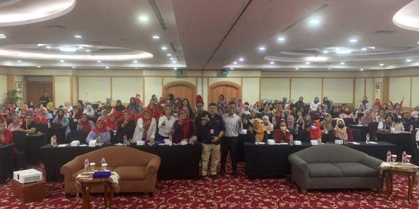Masinton Ajak Kaum Emak-emak' Bijak Kelola Keuangan Demi Masa Depan