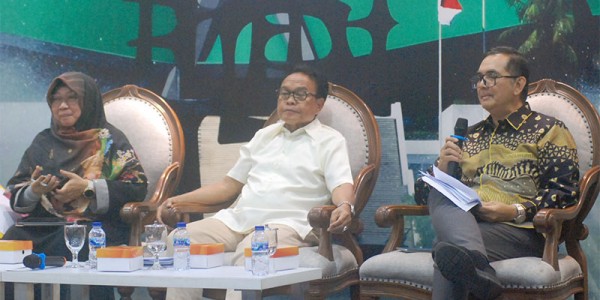 Dialektika Demokrasi Dengan Tema
