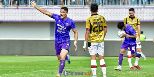 Persita Kandaskan Persis Solo Berkat Dua Gol Bunuh Diri Alexis Messidoro