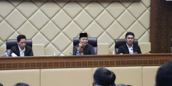 Hadiri Konferensi Pemuda Parlemen Indonesia, HNW: Ingatkan Generasi Muda Berada di Garda Terdepan