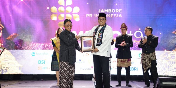 Sekretaris Perusahaan Bank DKI Raih Predikat Pemimpin Terpopuler di Media Sosial 2023