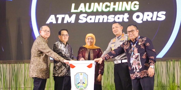 Gubernur Khofifah Launching ATM Samsat QRIS Pada HUT ke-61 Bapenda Jatim