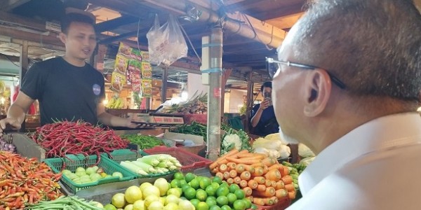 Tinjau Bahan Pokok di Pasar Senen, Mendag: Harganya Stabil