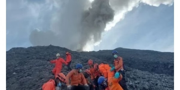 Hari Keempat, Tim Gabungan Masih Cari Satu Korban Erupsi Gunung Marapi