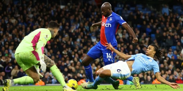 Bangkit dari Ketertinggalan, Crystal Palace Tahan Imbang Manchester City 2-2
