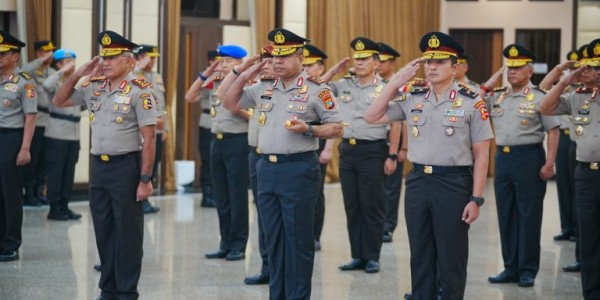 Kapolri Pimpin Kenaikan Pangkat 45 Pati Polri, Satu Polwan Jadi Jenderal