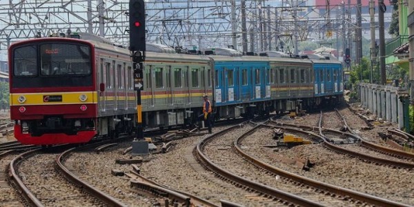 Malam Tahun Baru  2024, KAI Operasikan 24 Perjalanan Commuter Line Tambahan