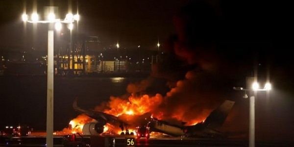 Pesawat Japan Airlines Terbakar, Diduga Tabrakan dengan Pesawat Lain