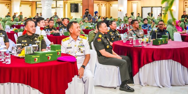 Dirlat Kodiklatal Hadiri Pisah Sambut Kasdam V/Brawijaya