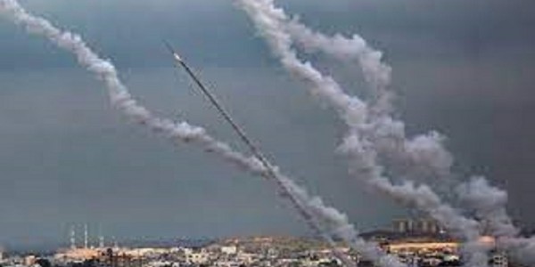 Sejumlah Roket Pejuang Palestina Hujani Tel Aviv