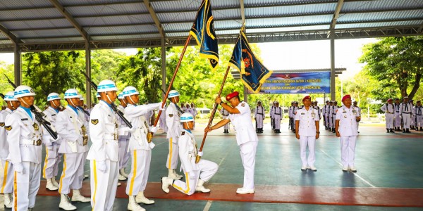 Kolonel (Mar) Harnoko Jabat Dansatdik-3 Sorong dan Kolonel (Mar) Hendy Jabat Dansatdik-4 Manado