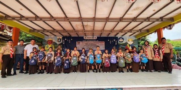 PT PAMA Berikan 132 Paket Bantuan Bagi Siswa Berprestasi di Wilayah Ring 1 PAMA Head Office
