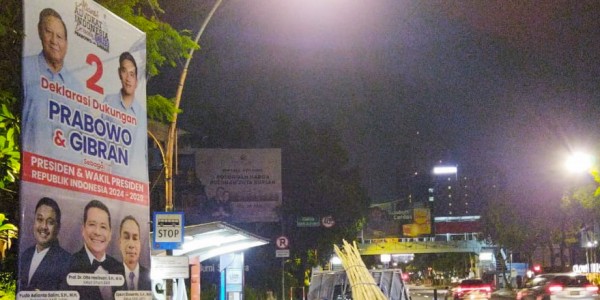Ratusan Baliho Prabowo-Gibran Dicopot oleh OTK, AAIB Jatim Protes Keras