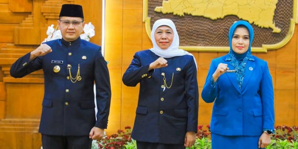 Serahkan SK Perpanjangan Masa Jabatan Pj Walikota Batu, Khofifah Pesankan Kondusivitas Pemilu