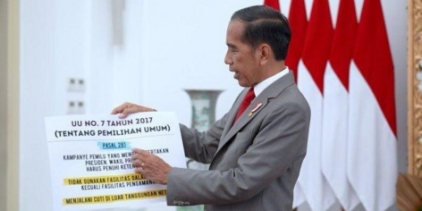 Bawa Kertas Besar, Jokowi Perjelas Lagi Soal Presiden Boleh Kampanye