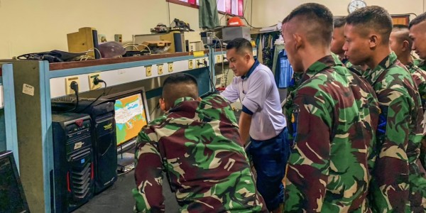 Asah Keterampilan Jadi Awak KRI, Siswa Pusdiklek Kodiklatal Dalami Sistem Navigasi