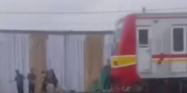 PT KAI Sesalkan Warga Tetap Gelar Hajatan di Dekat Jalur KA
