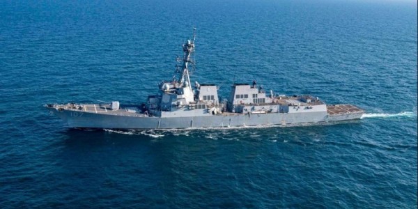 Yaman Serang Kapal Perang AS dengan Rudal di Laut Merah