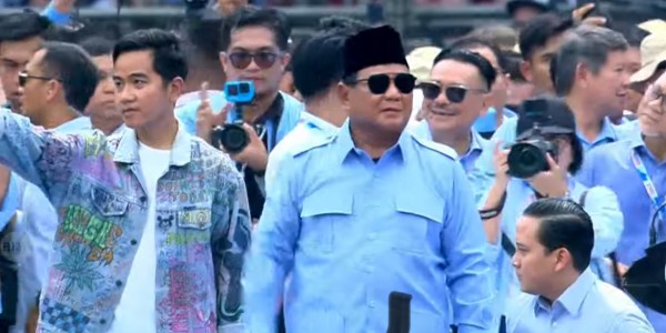 Massa di GBK Seketika Heboh Saat Prabowo Sapa Titiek Soeharto