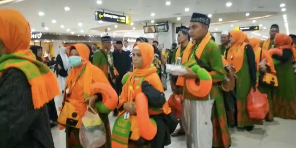 An Namiroh Group Rayakan Milad ke-22 Bersama 1300 Jamaah di Kebun Kurma Madinah Al Munawwarah