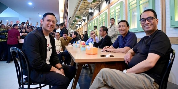 AHY Mengaku Salut dengan Jokowi yang Selalu Luangkan Waktu Sapa Rakyat
