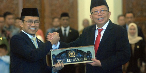 Pelantikan Wakil Ketua MPR RI Amir Uskara.