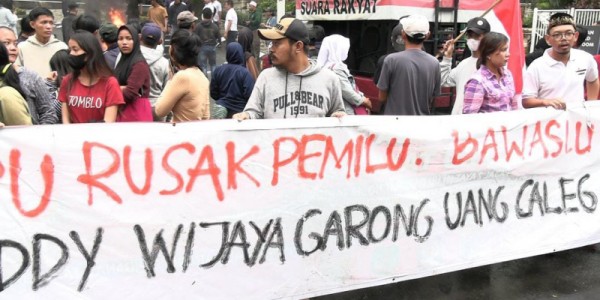 Demo Warga  Jaksel Tuntut  Kecurangan Pemuilu