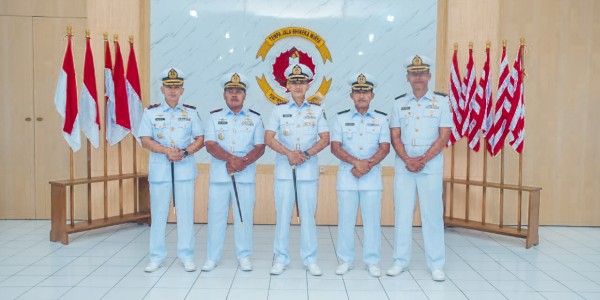 Dua Tongkat Komando di Jajaran Pusdikbanmin Diserahterimakan