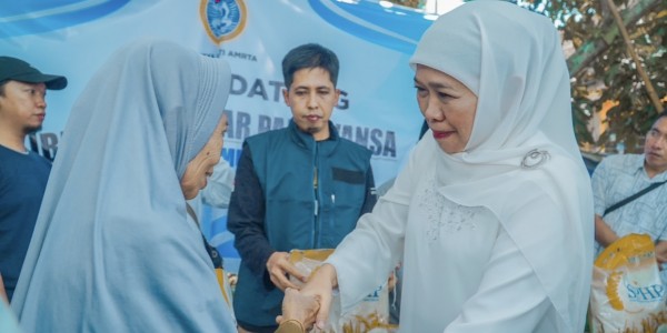 Khofifah Gelar Pasar Murah di Lumajang, Tingkatkan Daya Beli Masyarakat pada Bulan Ramadan